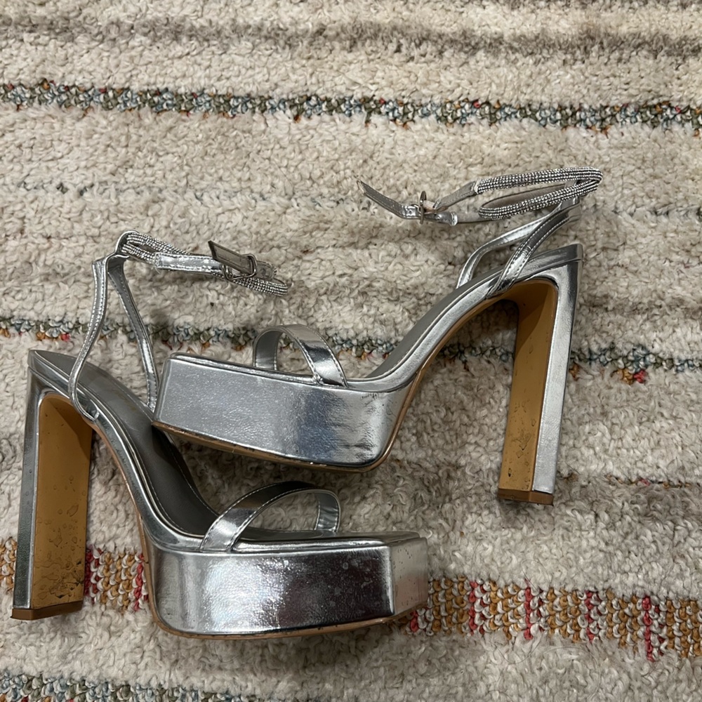 Silver fashion nova Heels